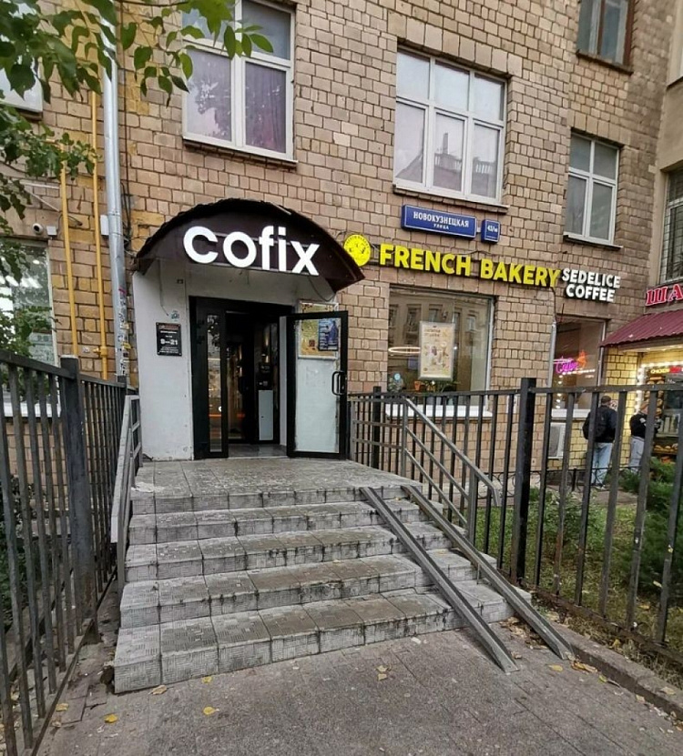 Аренда торгового помещения Жилое здание 