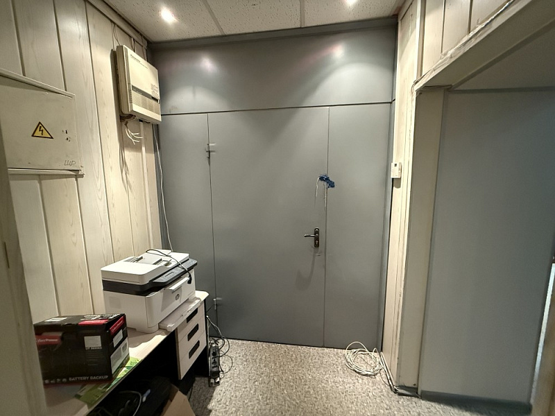 Продажа торгового помещения Жилое здание