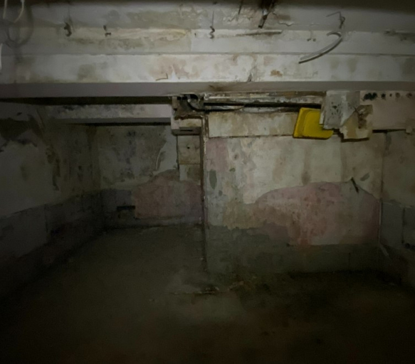 Продажа торгового помещения Жилое здание 