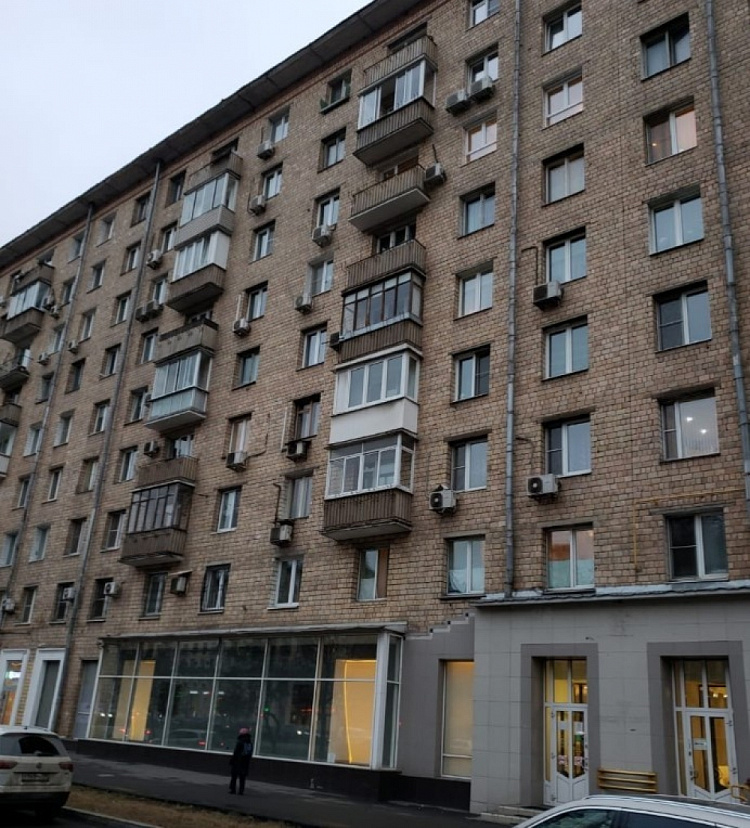 Аренда торгового помещения Жилое здание 