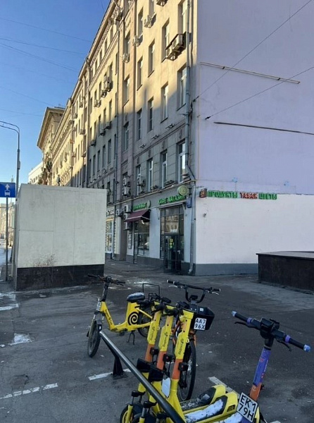 Аренда торгового помещения Жилое здание 