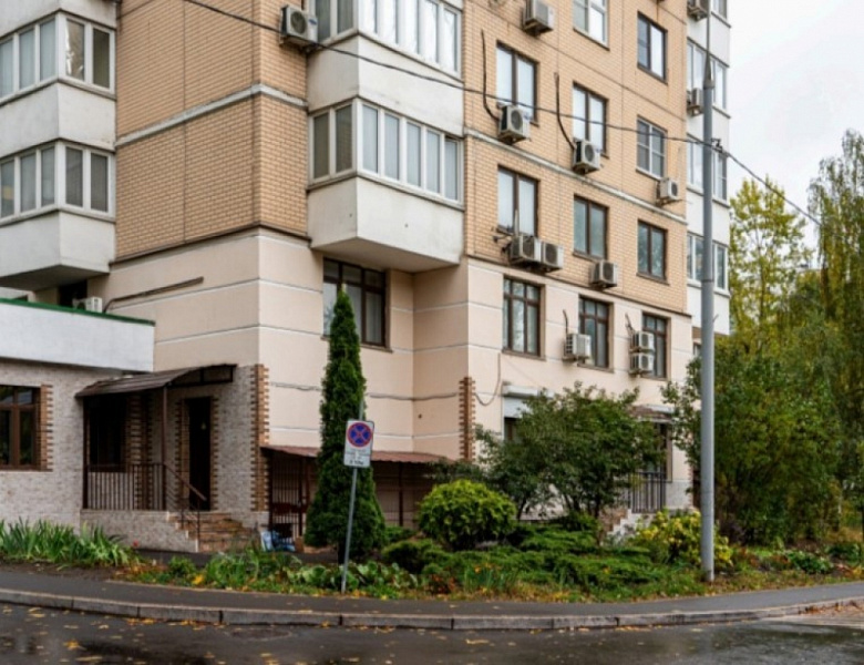 Продажа торгового помещения Жилое здание 