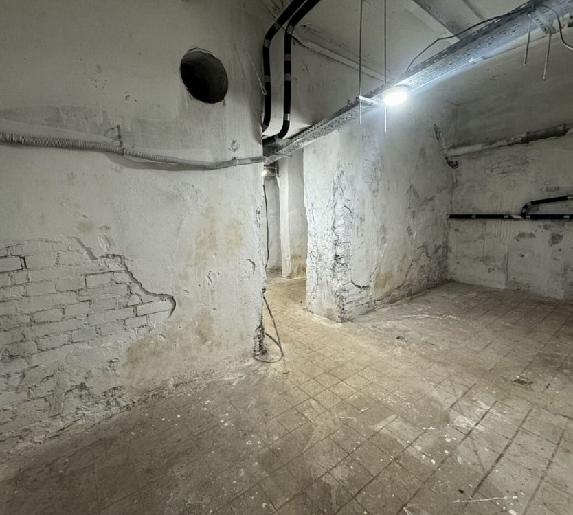 Продажа торгового помещения Жилое здание 