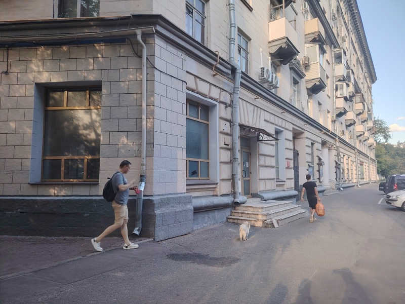 Аренда торгового помещения Жилое здание 