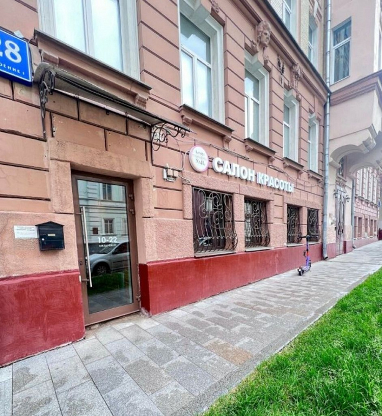 Аренда торгового помещения Жилое здание 