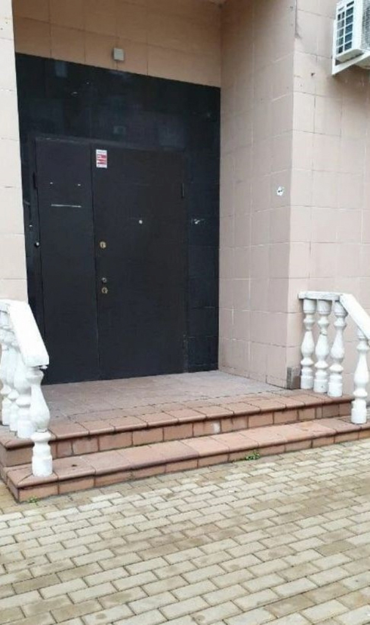 Продажа торгового помещения Жилое здание 