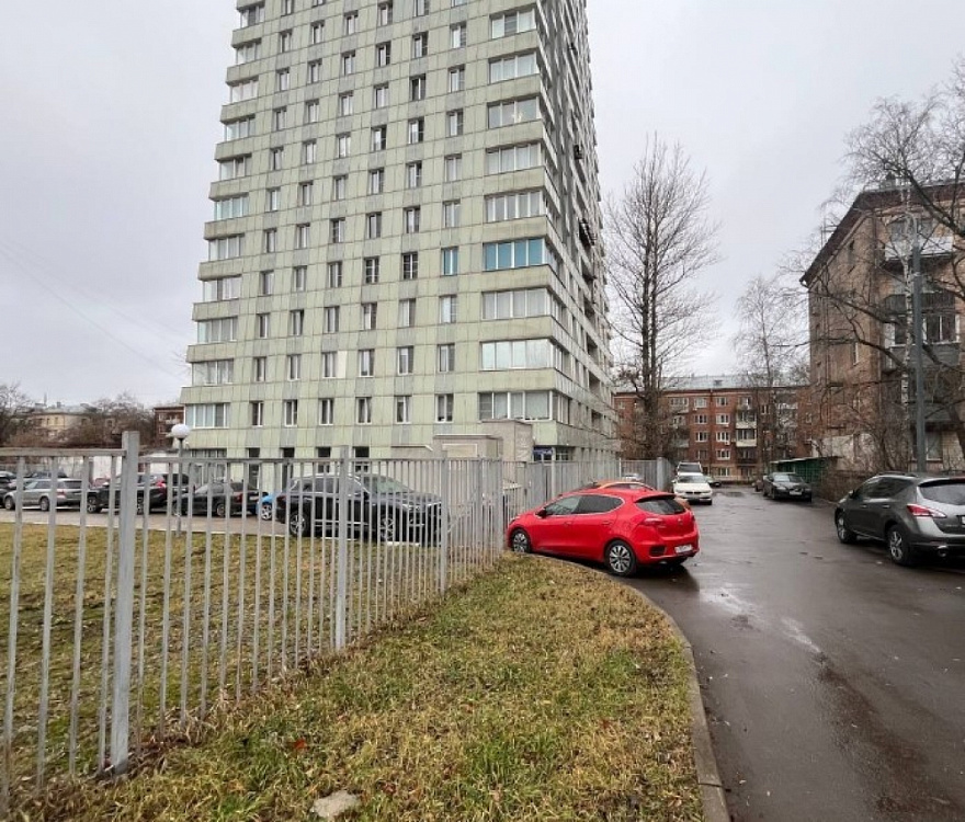 Продажа торгового помещения Жилое здание 