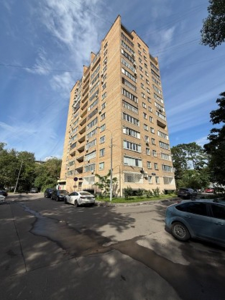 Продажа торгового помещения Жилое здание 