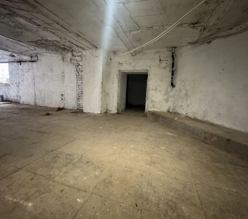 Продажа торгового помещения Жилое здание 