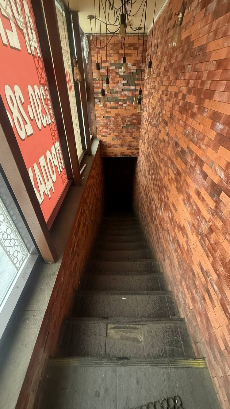 Продажа торгового помещения Жилое здание 