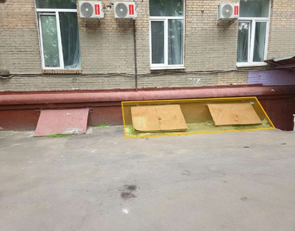 Продажа торгового помещения Жилое здание 