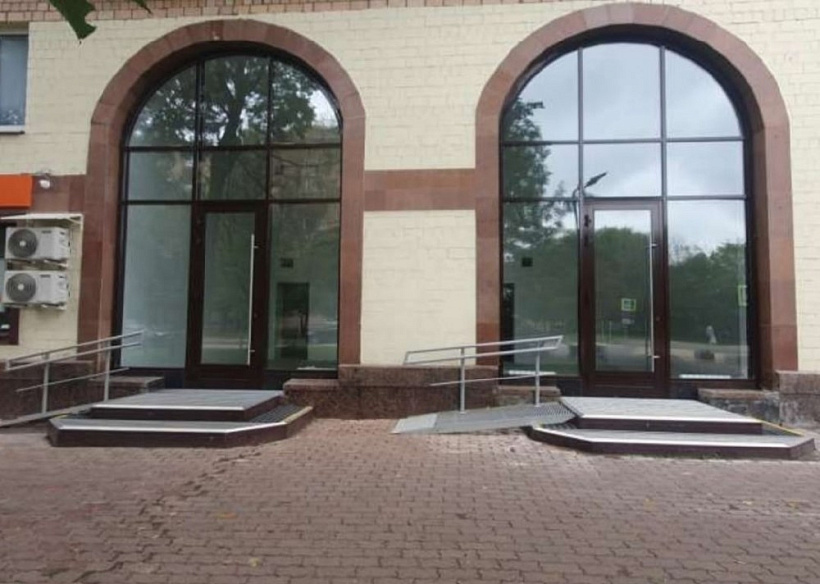 Аренда торгового помещения Жилое здание 