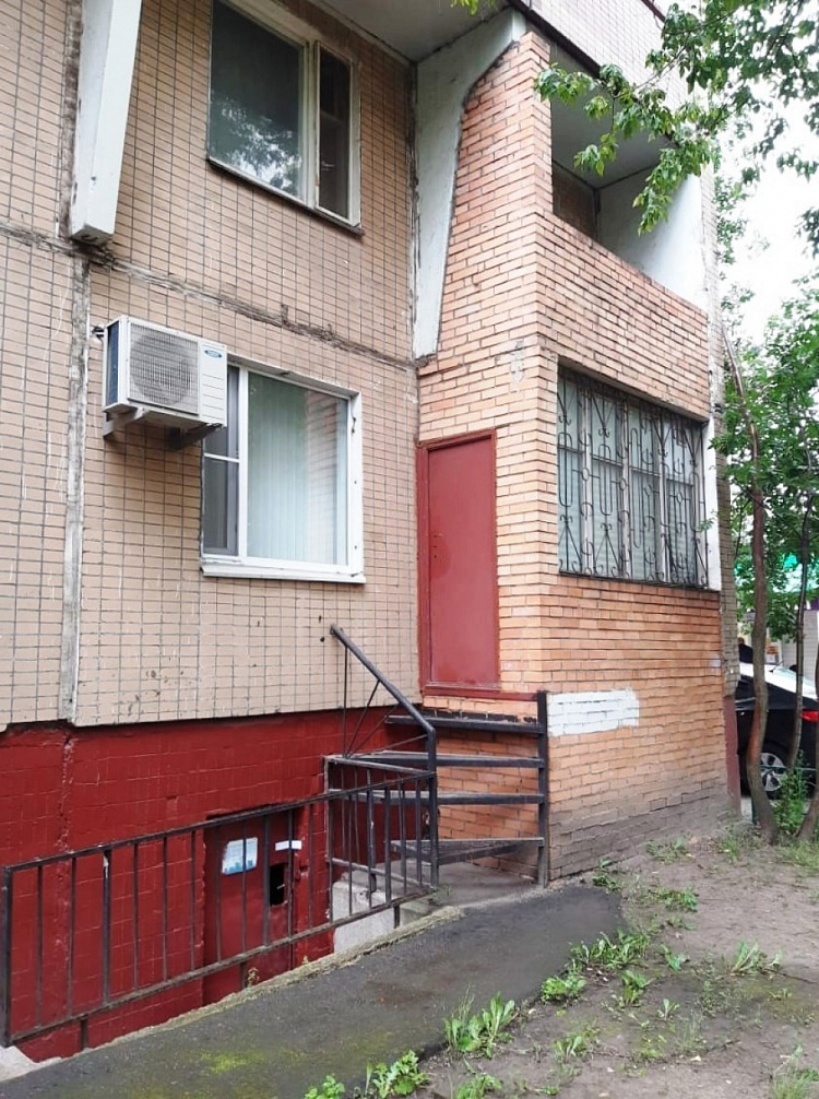Продажа торгового помещения Жилое здание 