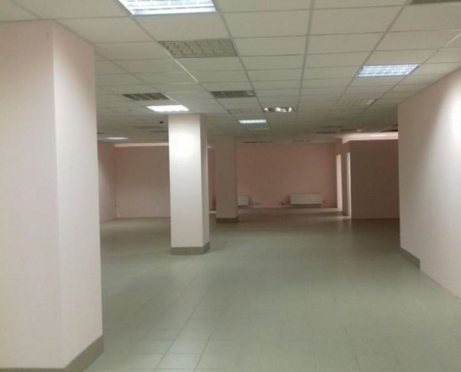 Аренда торгового помещения Жилое здание 