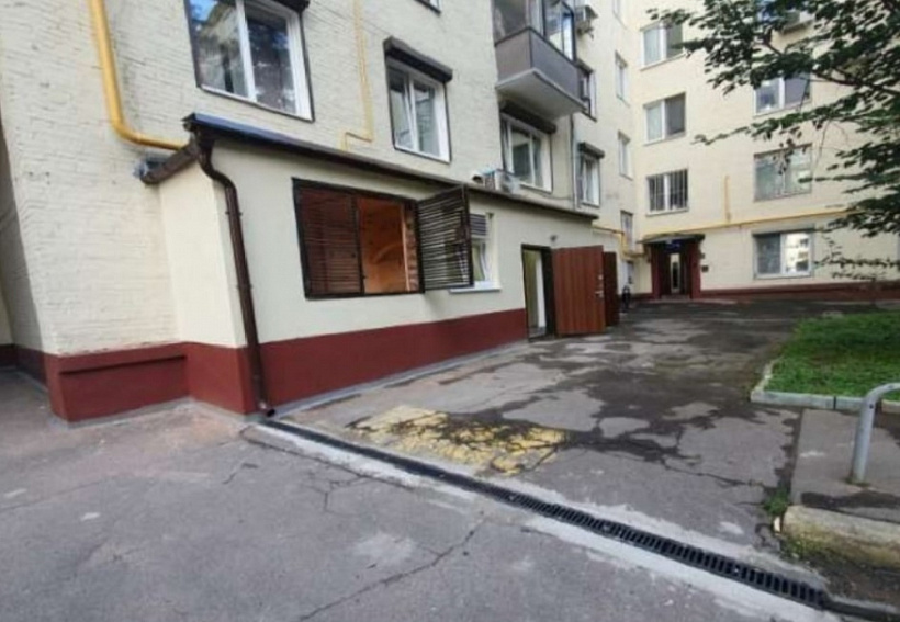 Аренда торгового помещения Жилое здание 