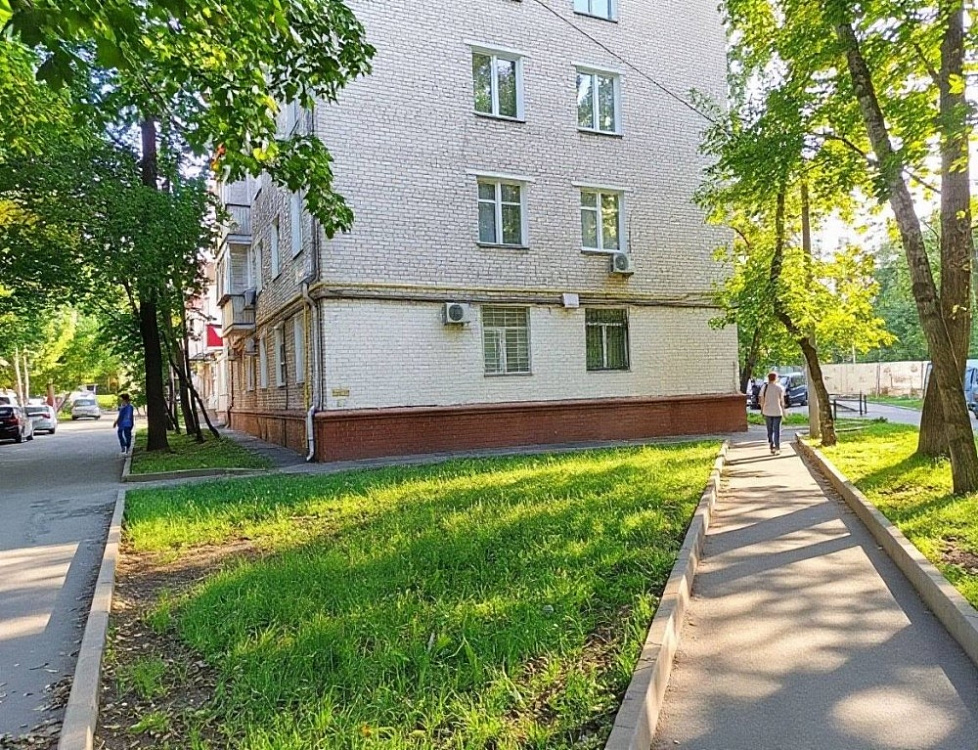 Продажа торгового помещения Жилое здание 