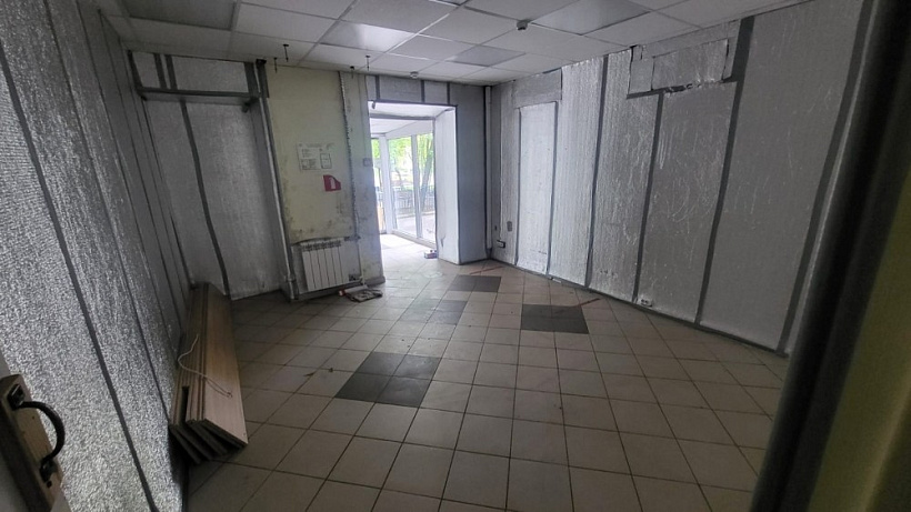 Продажа торгового помещения Жилое здание 