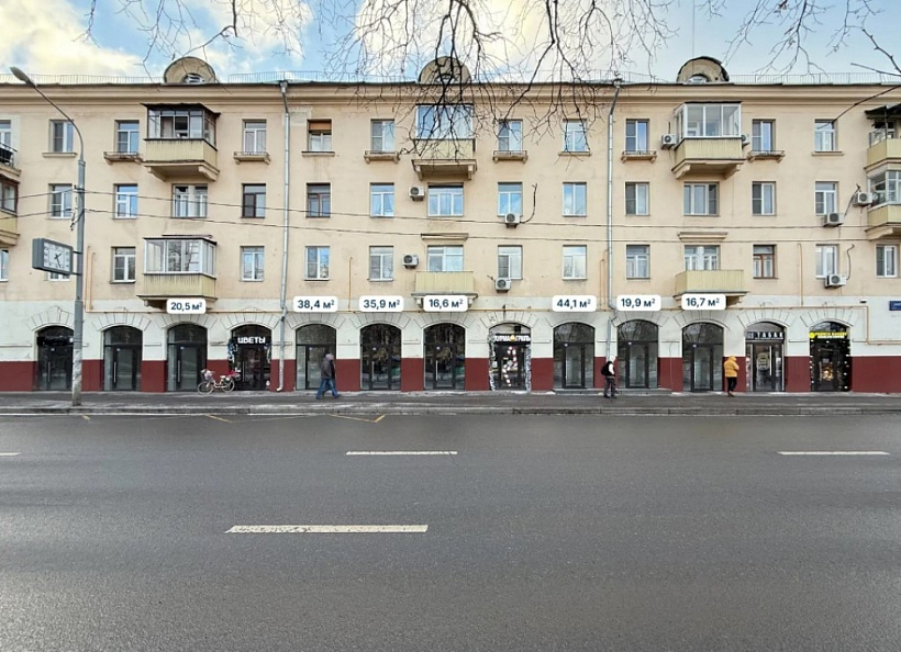 Аренда торгового помещения Жилое здание 