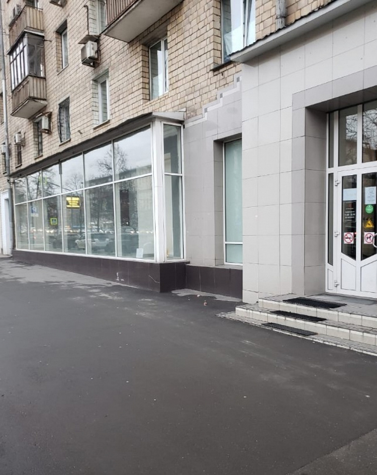 Аренда торгового помещения Жилое здание 