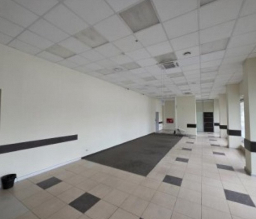 Аренда торгового помещения Жилое здание 