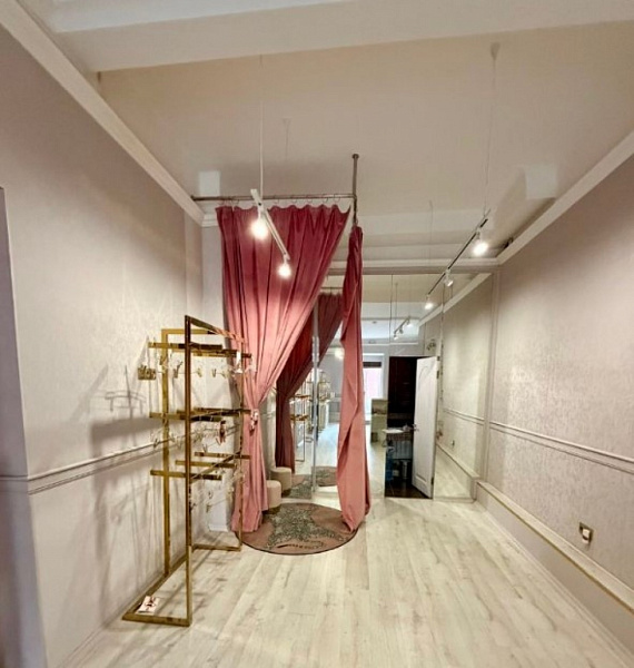 Продажа торгового помещения Жилое здание 