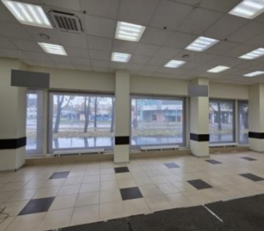 Аренда торгового помещения Жилое здание 