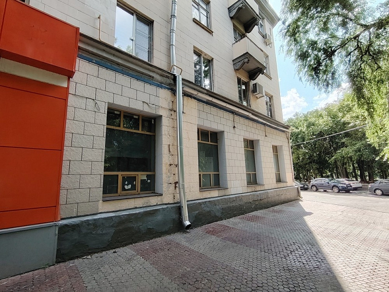 Аренда торгового помещения Жилое здание 