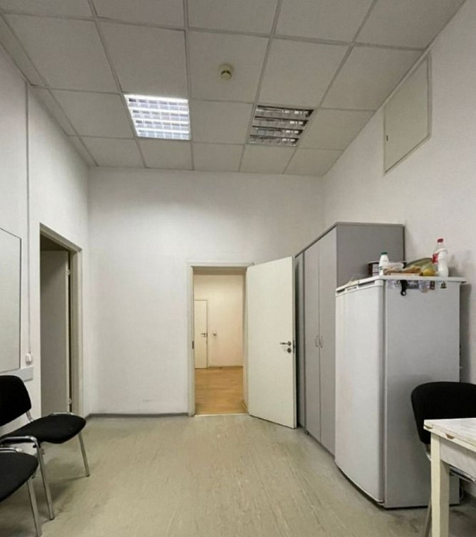 Продажа торгового помещения Жилое здание 