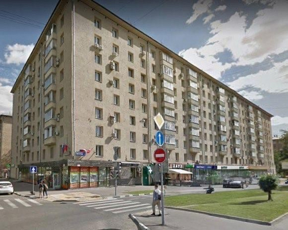 Продажа торгового помещения Жилое здание 