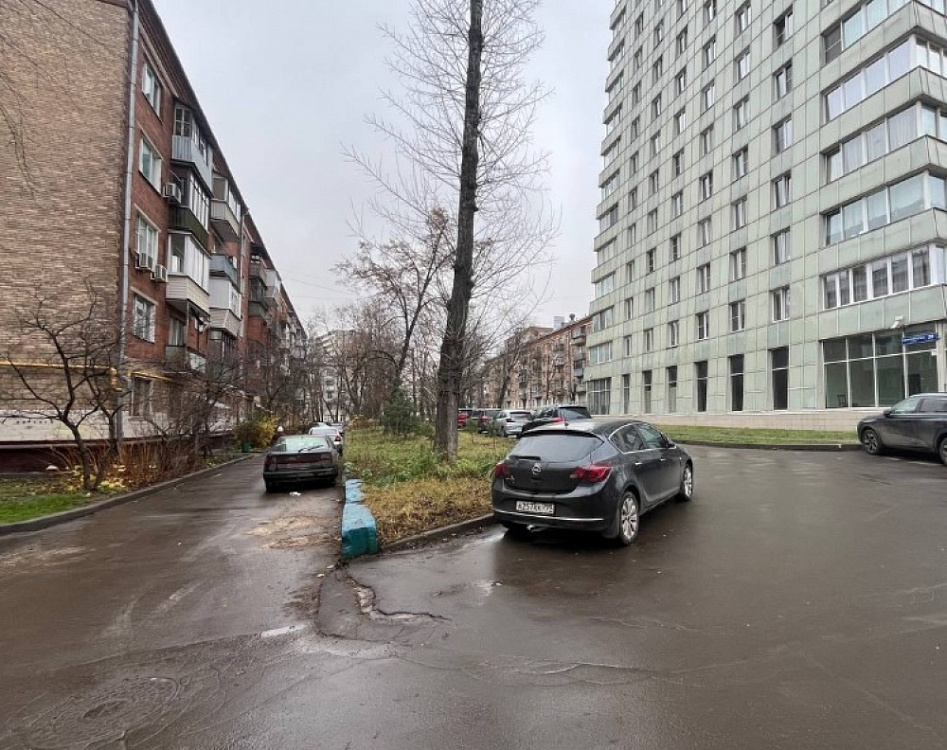 Продажа торгового помещения Жилое здание 