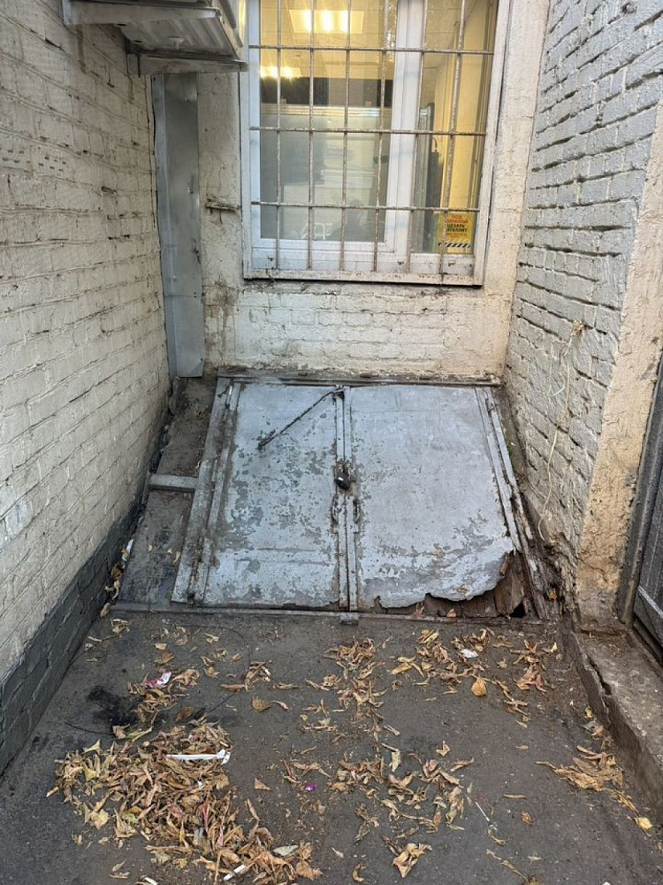 Продажа торгового помещения Жилое здание 