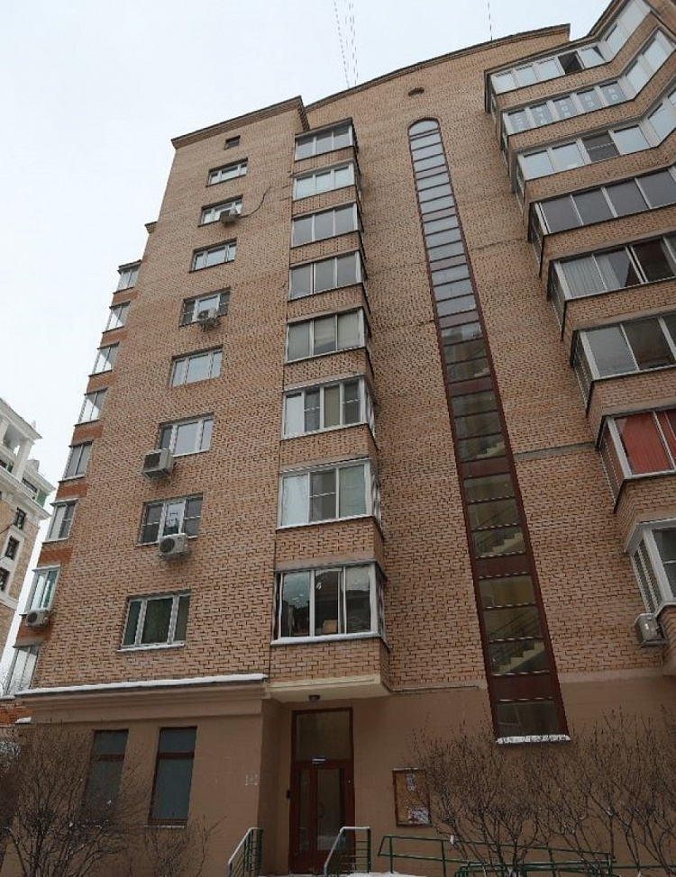 Продажа торгового помещения Жилое здание 