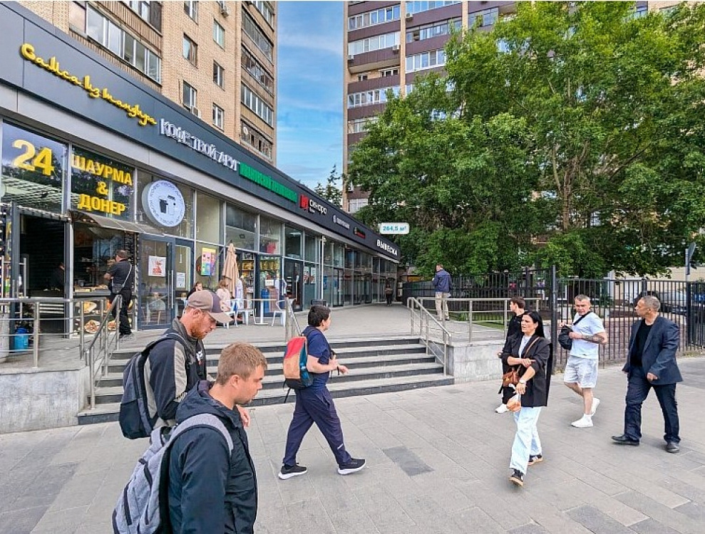 Продажа торгового помещения Жилое здание 