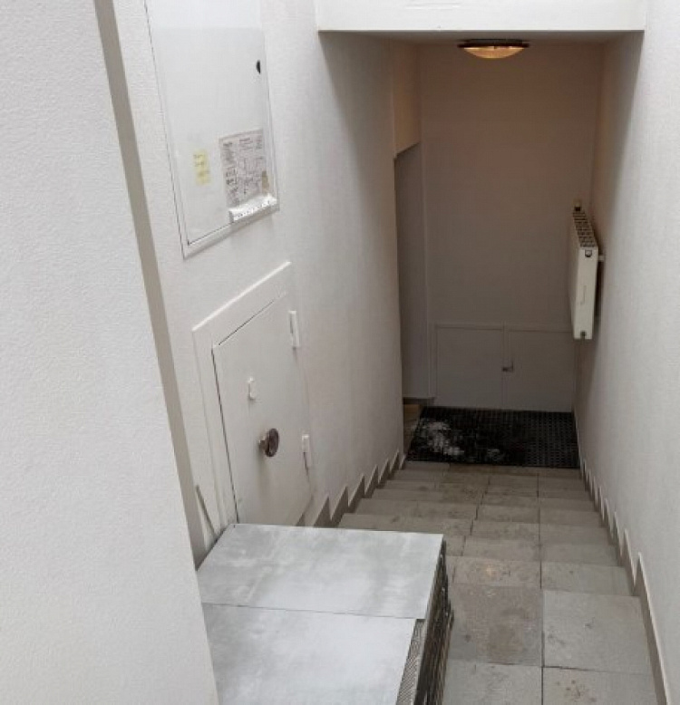 Аренда торгового помещения Жилое здание 