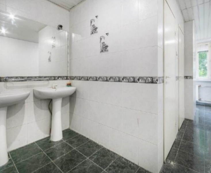 Продажа торгового помещения Жилое здание 