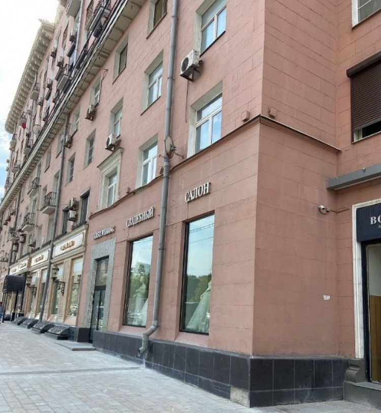 Продажа торгового помещения Жилое здание 