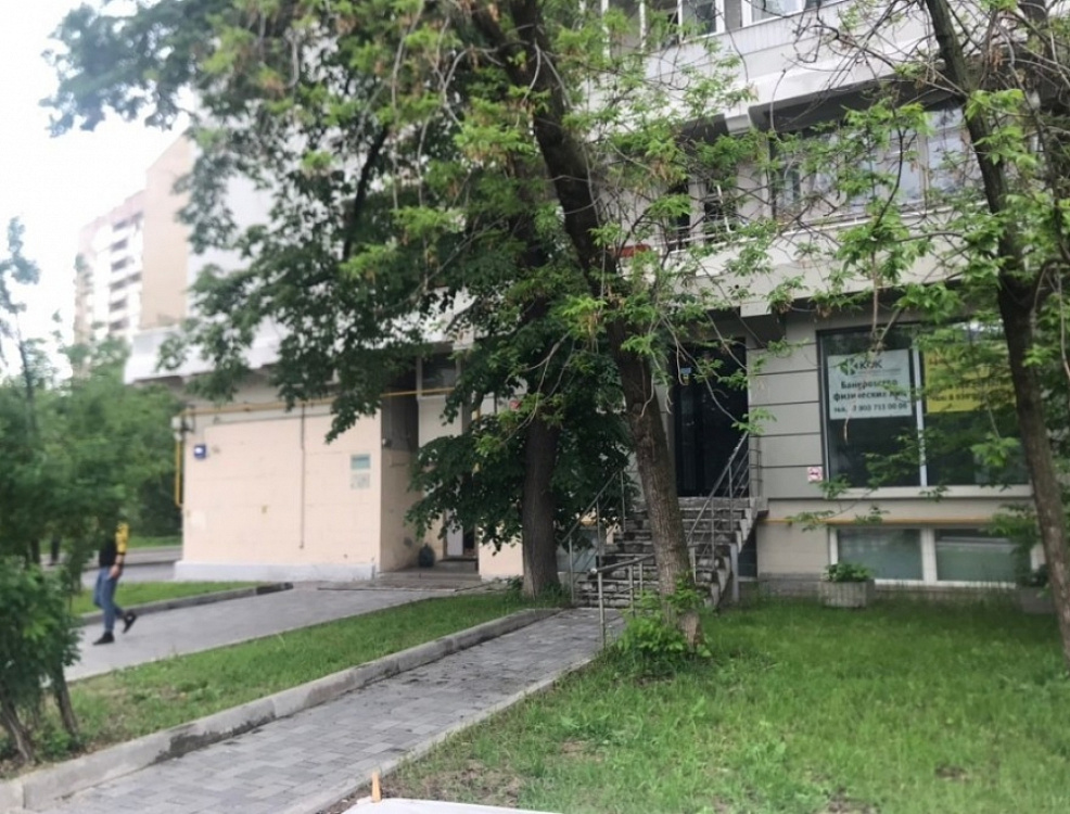 Продажа торгового помещения Жилое здание 