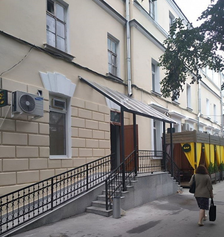 Продажа торгового помещения Жилое здание 