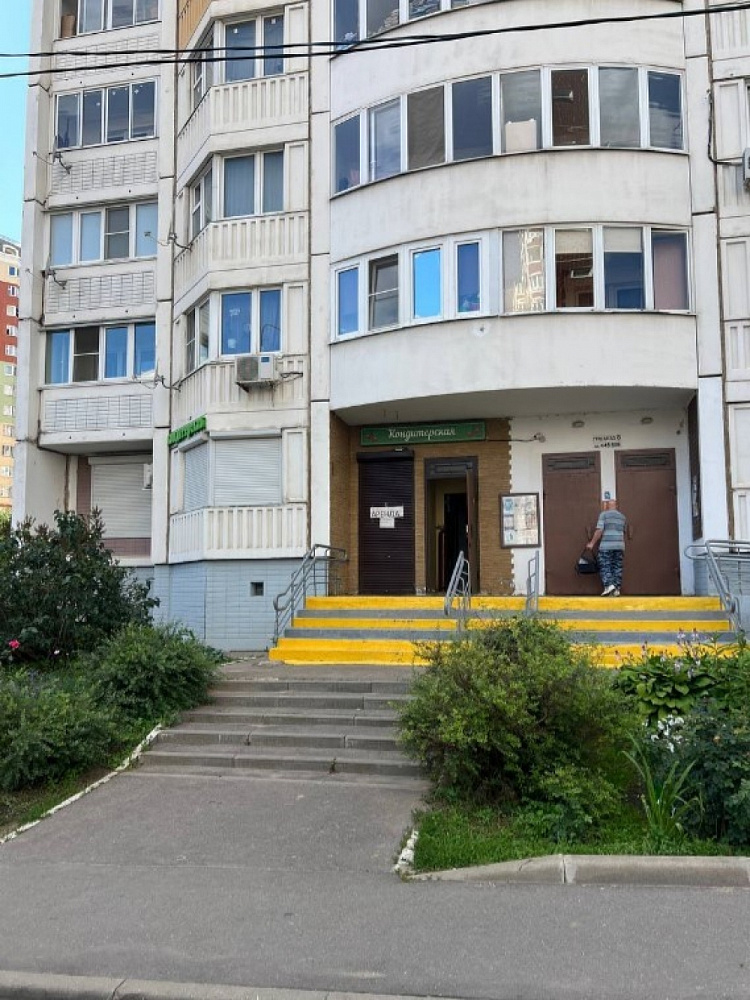 Аренда торгового помещения Жилое здание 