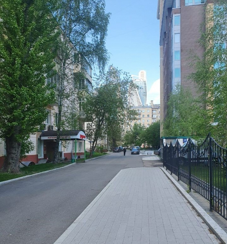 Продажа торгового помещения Жилое здание 