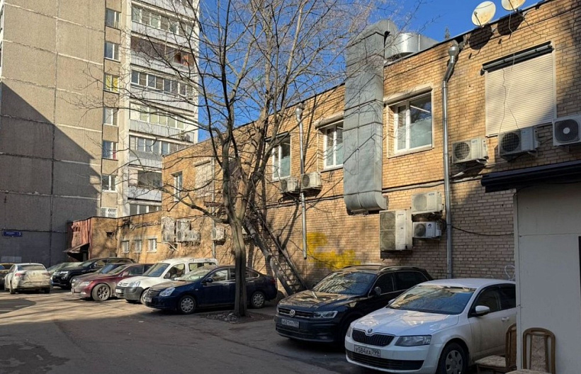 Продажа торгового помещения Жилое здание 