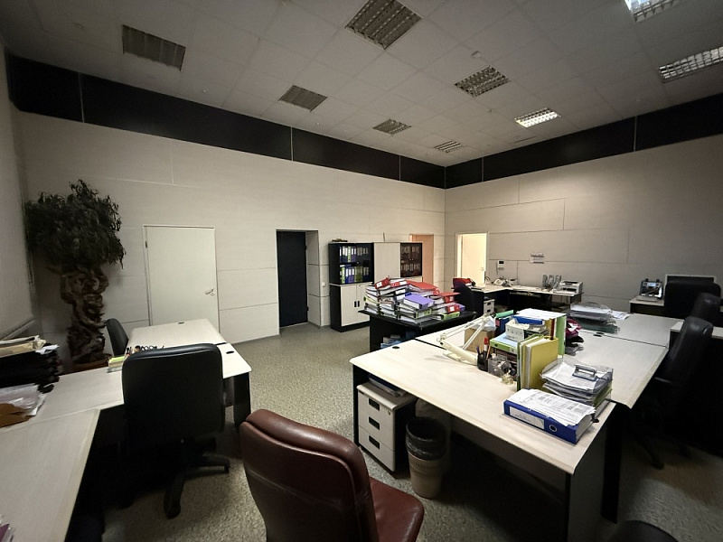 Продажа торгового помещения Жилое здание