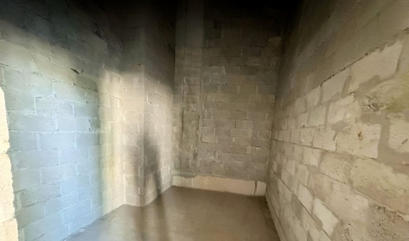 Продажа торгового помещения Жилое здание 